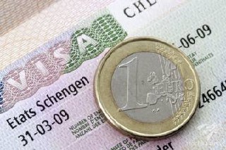 Шенген подорожаетС 11 июня стоимость шенгенской визы возрастёт на 12. Повышени... Шенген подорожаетС 11 июня стоимость шенгенской визы возрастёт на 12. Повышени...